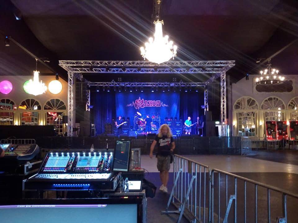 nothingnowherex's tweet photo. n,n. is performing at theaterfabrik in munich, de tonight! 🇩🇪

capacity: 1,000

who's gonna be there? 🔨
let me know in the comments! https://t.co/iEFSfSmN2S