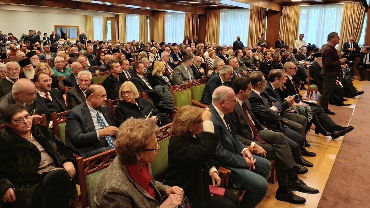 Στην τελετή αναγόρευσης του Σεβασμιώτατου Αρχιεπισκόπου Αμερικής, κ.κ. Ελπιδοφόρου, σε Επίτιμο Διδάκτορα του Πανεπιστημίου Πατρών. Η τιμή ήταν ξεχωριστή διότι συμμετείχα ως απόφοιτος διδάκτορας της Πολυτεχνικής Σχολής του Πανεπιστημίου και ως Βουλευτής.