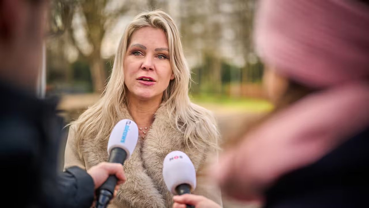 Graag wil ik <a href="/ministerLVVN/">Femke Marije Wiersma</a> een hart onder de riem steken. De Natura-2000 drempelwaarde stikstofdepositie van 70-milligram/hectare is 0.007-milligram/m2, één kunstmestkorrel van 0.1-gram (50% stikstof) per m2 is ruim 7000x zoveel, daarmee is die norm absolute waanzin.