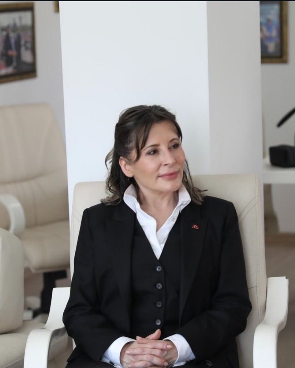 Bazıları konuşur, bazıları çalışır. Bizim başkanımız konuşulanlara değil, çocukların yüzündeki gülümsemeye bakıyor. İftiralar, yapılan iyiliğin büyüklüğünü gölgelemeye yetmez. Samimiyetle atılan her adımın şahidiyiz.”
<a href="/filiz_kepme/">Filiz Kepme</a> 
<a href="/omerrcelik/">Ömer Çelik</a> 
<a href="/Tamer_Dagli/">Tamer Dağlı 🇹🇷</a>