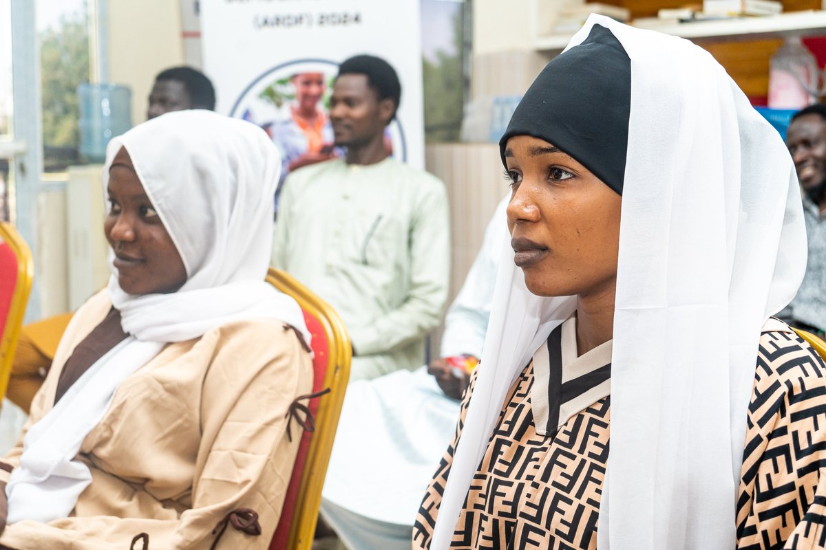 ChadInnov's tweet image. 2/2🙏 Thanks to all young participants for the inspiring discussion! Understanding money starts with understanding ourselves 🌱✨. Chad Innovation Hub remains an open space for youth ideas let’s grow together🚀🤝@josdelahaye #Inspiration #MindsetFinancier #CommunityLearning #SDGs