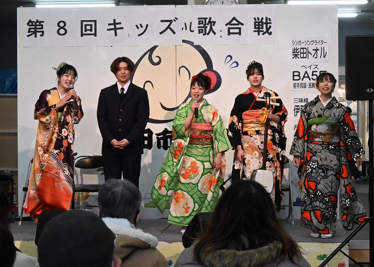 44982441shimu's tweet photo. 秋田市民市場にて
若手民謡ユニット BA5E
１２月６日撮影 https://t.co/02NqkUSnab