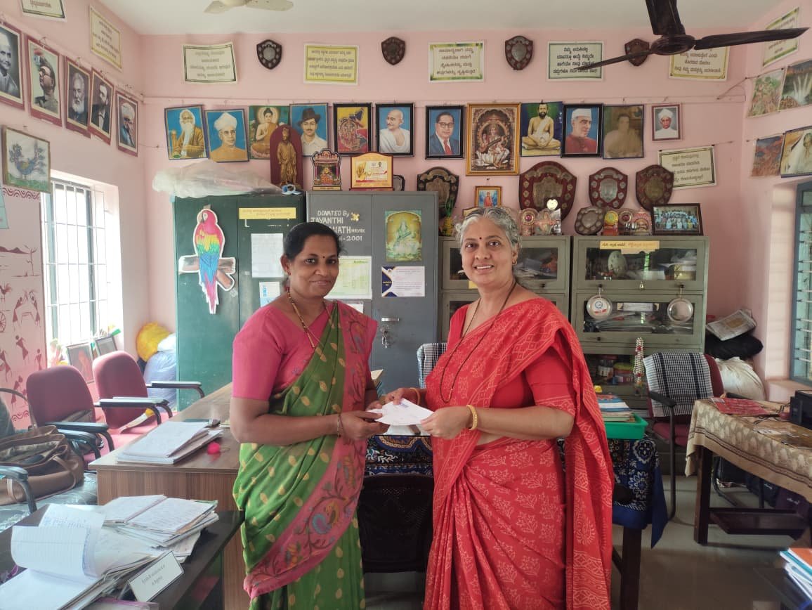 PlavaFoundation's tweet photo. Last week, our foundation was honored to support Shivapady School by sponsoring salaries, stipends & lunch for its dedicated volunteer teachers and students. Board member Mrs. Vathsala Samant spent the day with the children, sharing joy. #GivingBack #CommunityFirst #Plava https://t.co/cBJ65AWjTV