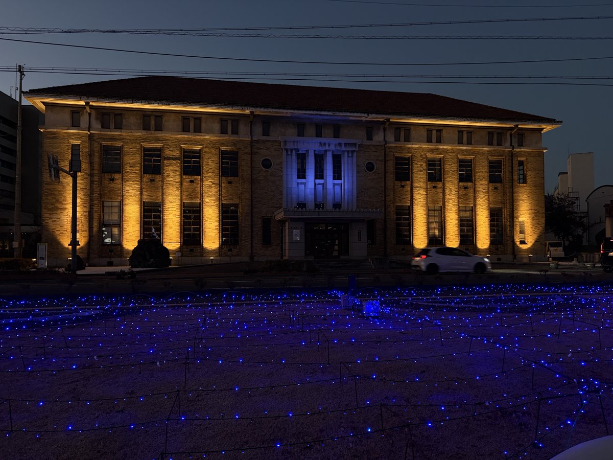 375's tweet image. 旧岡谷市役所のライトアップ

ゴジラに壊されたあの建物です