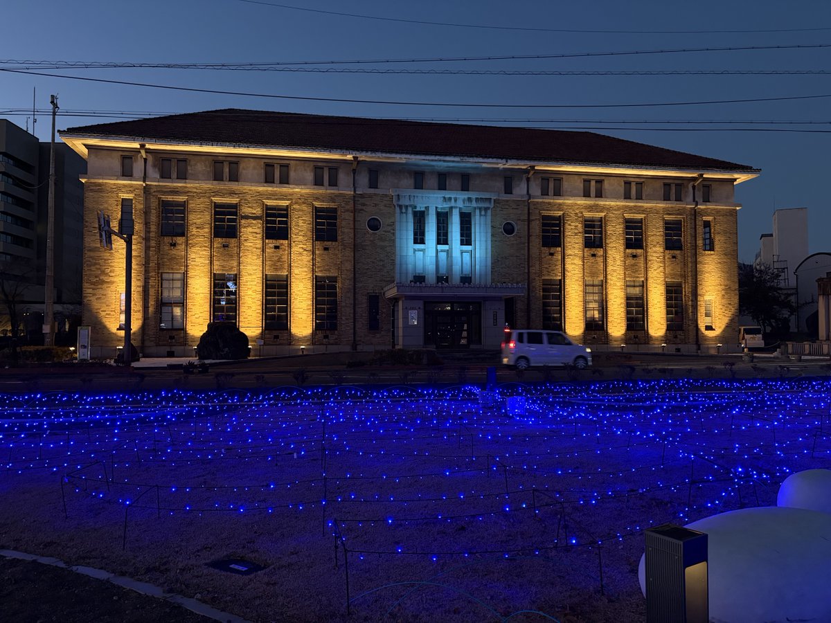 375's tweet image. 旧岡谷市役所のライトアップ

ゴジラに壊されたあの建物です