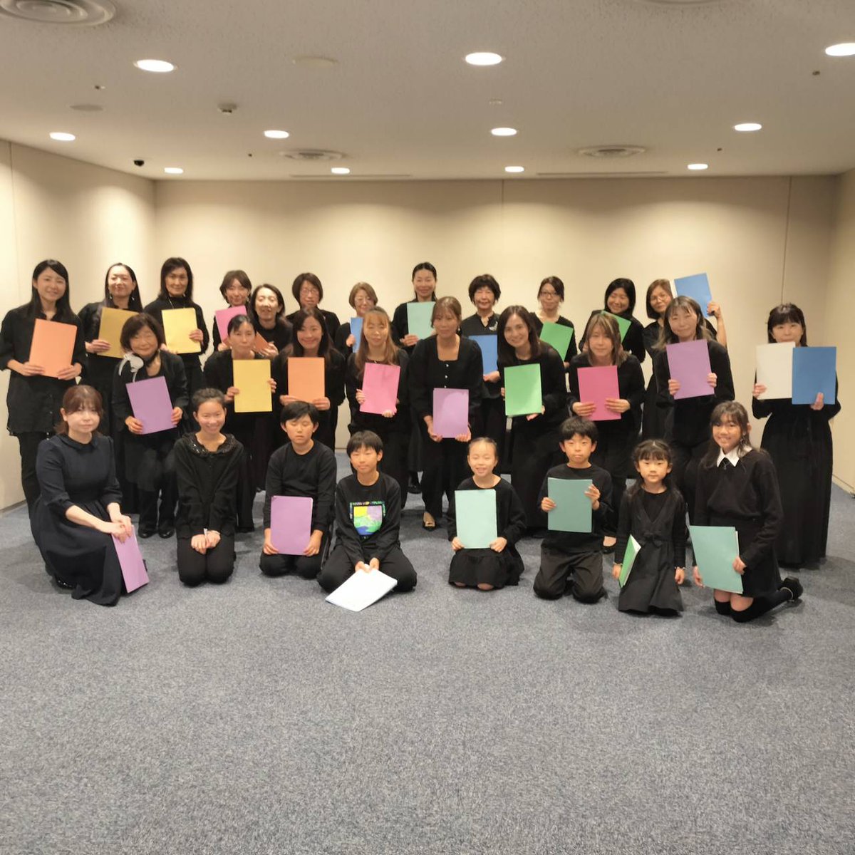 pta634's tweet photo. 井之頭小の皆様
黒い衣装と楽譜のコントラストが素敵
お子さんと一緒のステージは楽しいですね https://t.co/rgt3Nad2Y6