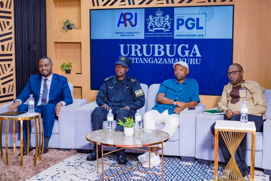 Umunyamabanga wa Leta ushinzwe Ibikorwaremezo muri Minisiteri y’Ibikorwaremezo <a href="/RwandaInfra/">Ministry of Infrastructure | Rwanda</a> , Uwihanganye Jean de Dieu na Aubin Rukera <a href="/AubinRukera/">Rukerikibaye</a> Umuyobozi Mukuru wa Ecofleet Solutions LIVE <a href="/isangostar/">IsangoStar</a>  barasobanura imikorere mishya ya bisi muri Kigali youtu.be/63G6OYc_raQ