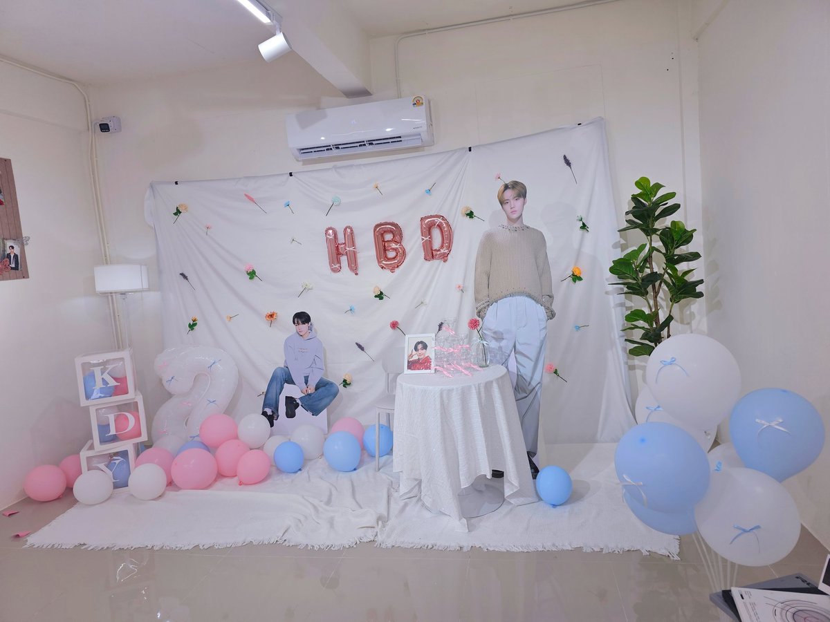 จัดคาเฟ่นดยได้น่ารักมาก ๆ เลยค่ะ ชอบมากเลย บรรยากาศดีมากก ไว้ปีหน้าจัดใหม่อีกนะคะ ขอบคุณที่มีกิจกรรมดี ๆ ด้วย ทุกคนน่ารักจริง ๆ ค่ะ ได้ของติดไม้ติดมือกลับเพียบเลย 🐰🩷🩵#SerenityBloomWithDoyoung