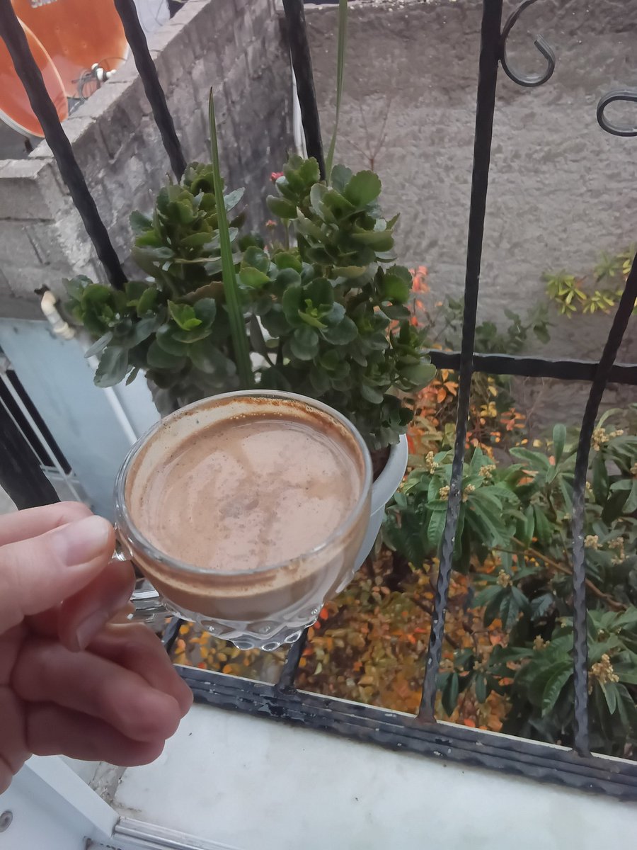 Adana ya uzun zamandır yağmur yağmurda çok şükür yağmurun sesiyle kahve icmek