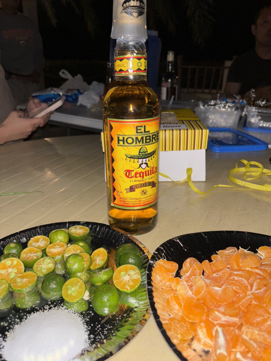 snoopybookworm's tweet photo. Good friends, good shot, good night and chismis loading. ☺️🍸 https://t.co/oXWocC4td6