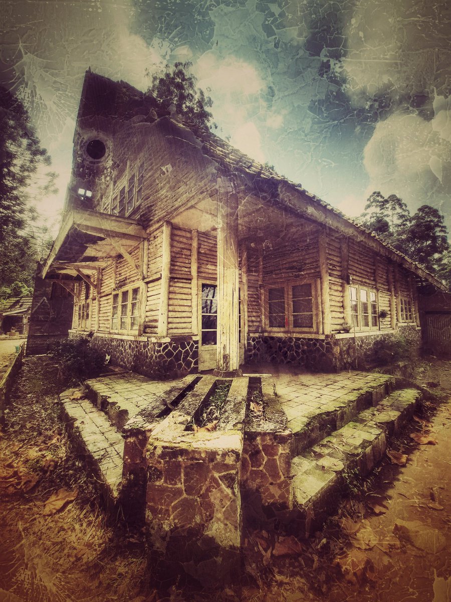 Rumah Pengabdi Setan. 📽🎬

Pangalengan, Bandung Selatan.