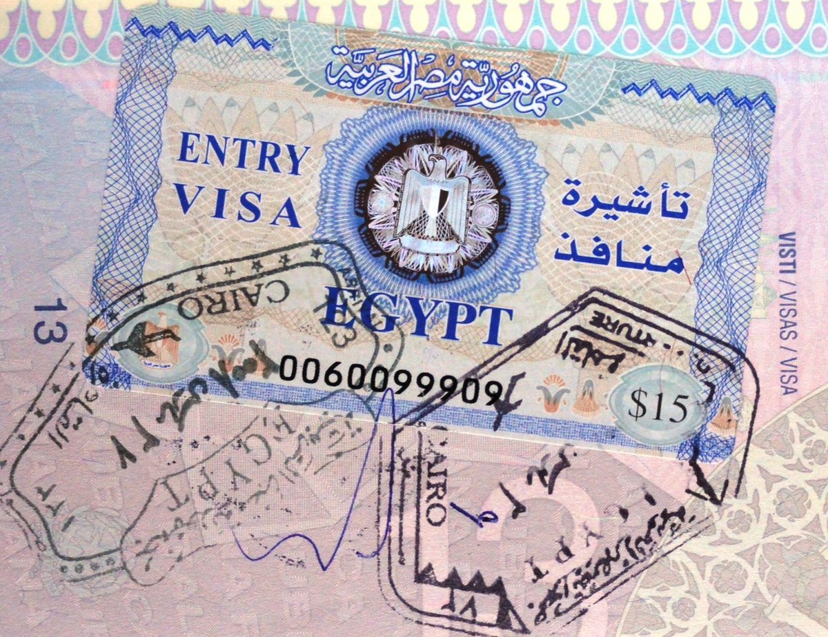 فجأة بدون تنبيه مسبق 😦
#مصر ترفع رسوم تأشيرة الدخول 💸
وبدأت بالفعل بتطبيق الرسوم مباشرة ✅

❌ قبل كانت 25 دولار مايعادل 94 ريال
✅ والحين صارت 45 دولار مايعادل 169 ريال

زادوها 75 ريال 😁☝️
