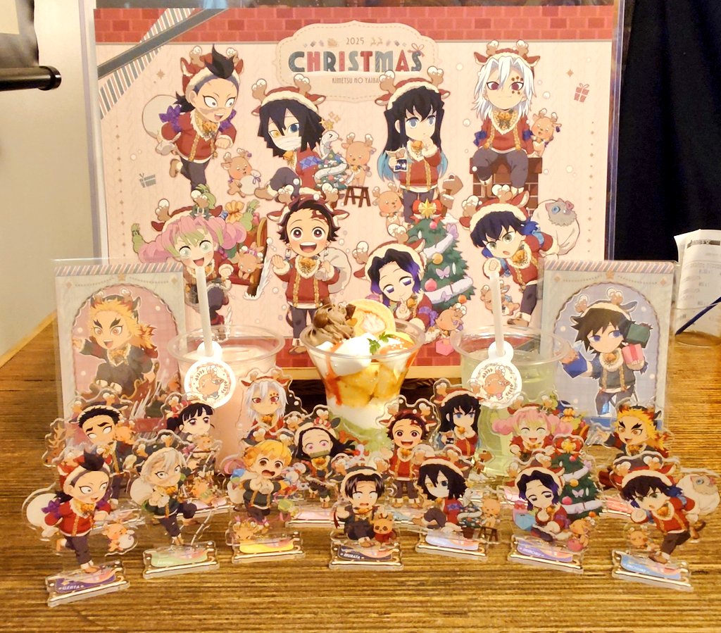 せっかくなので全員出した本日🎄

ちなみに3枚目はNGショット。。🤦‍♀️
おわかりいただけるだろうか…

ほんと、わざとじゃないのよ！！！