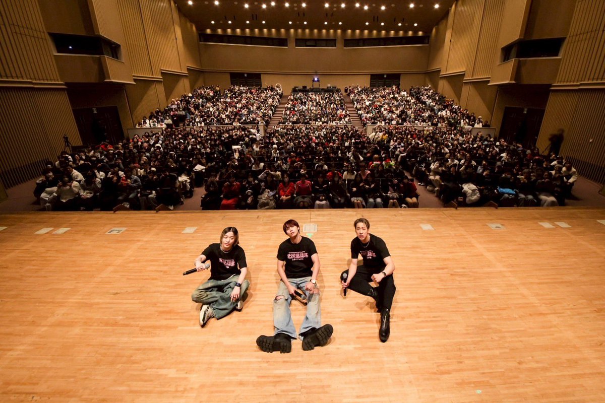 therampagefext's tweet photo. #THERAMPAGE OFFICIAL FAN CLUB EVENT 2025
"虎愛嵐愚琉(トライアングル)"

ご来場いただきありがとうございました‼️

初の #AB型トリオ イベント、いかがでしたか？🦐🆎
たくさんのファンの方と過ごせて、充実した一日となりました🙏

また3人で皆さんに会いに行ける日を心待ちにしております✨

#虎愛嵐愚琉
#トライアングル　
#陣 @therampagezin 
#神谷健太
#山本彰吾 @yamachiho1006