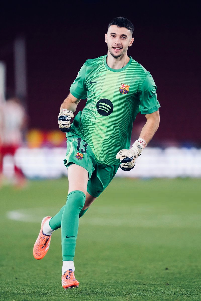 BarcaUniversal's tweet photo. 🚨 Luis de la Fuente (Spain coach) on a call-up for Joan Garcia:

"I know Joan very well. He was an Under-21 international with me; I know what he can offer and he fits perfectly with our way of working." https://t.co/Izy8Dx43BL