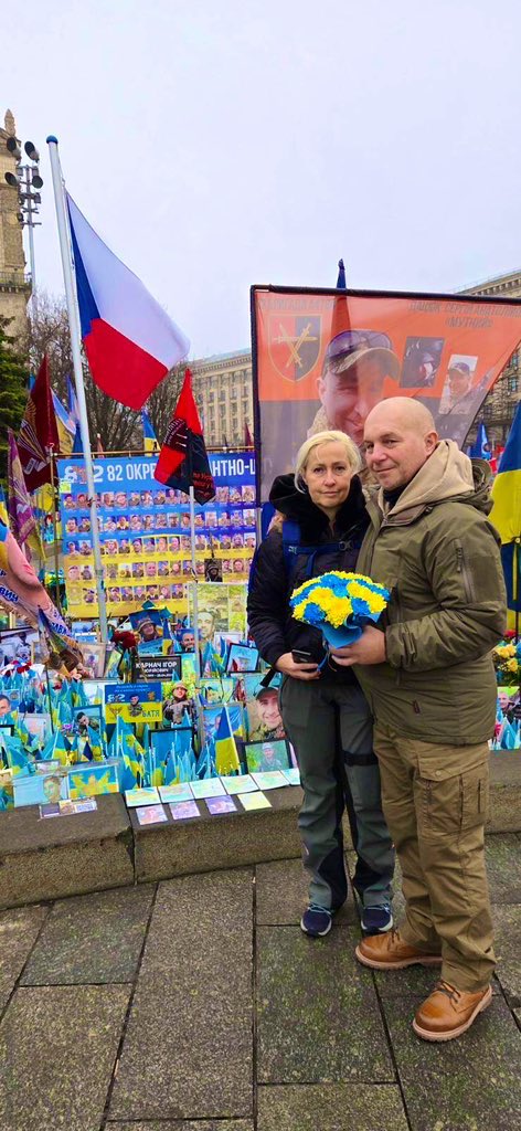 a teď bych vám ráda ukázala, co přesně jsme doUA v listopadu dovezli: 
- 3 velké sanitky
- 2 menší sanitky
- 1 evakuační Toyota hilux
- 3 dodávky
- 1 osobní auto.
- 50ks nabíjecích stanic Ecoflow
- 23 generátorů
- 500 turniketů
- 350 tlakových obvazů
- 30 spacáků do mrazu 
👇