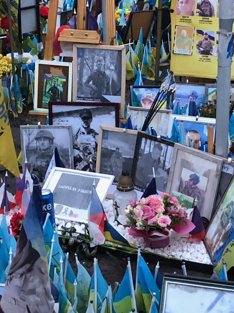 - teplé  deky. 
- přes 2000 termoizolačních fólií
- Náplně do ohřívačů krve
- 8 3D tiskáren a filament
- hemostaticke gázy a další zdravotnický materiál

Celková hodnota byla 10 mil. Kč ✌️

V tuhle chvíli s <a href="/pomozteUAsPN/">Pomozte Ukrajině s Pamětí národa</a> vybíráme hlavně na generátory a ecoflow,které lidem vUA👇