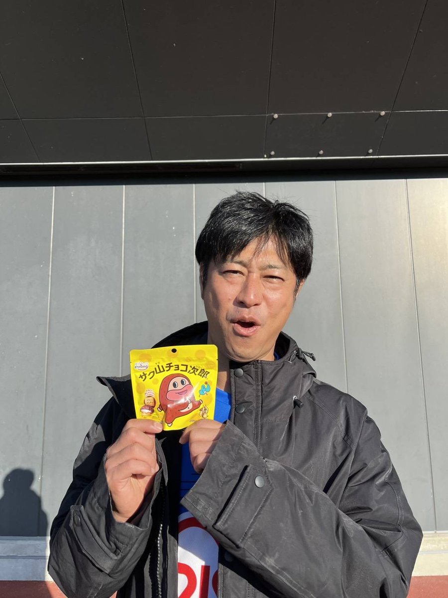 ちび太郎 ページ 正栄デリシィ様から、子供達と出演者へサク山チョコ次郎を提供頂きまし