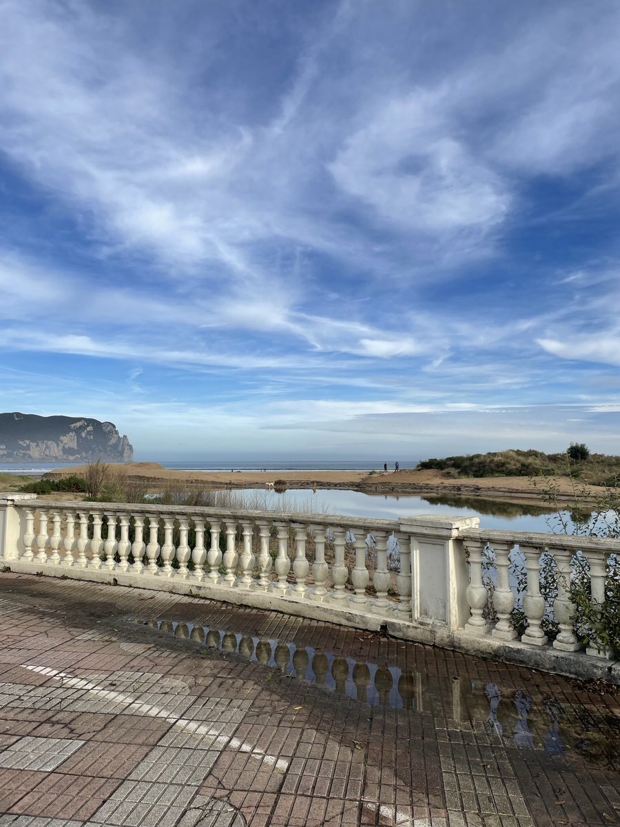 Hoy el #paseomatutino han sido 12 km por la playa de #Laredo. 😍
#Cantabria