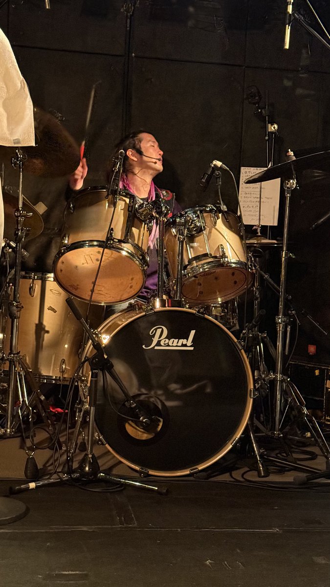 上越EARTH演ってきましたヽ(`Д´)ﾉ
とてもやりやすい良い小屋で大好きになりました。石油ストーブの匂いがたまらなく落ち着きます。
足を運んでくれたお客さん、主催者、対バン、スタッフ、この日のライブに関わってくれた全ての方に感謝します。