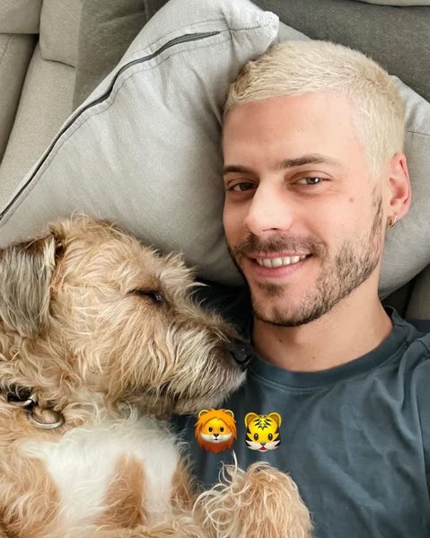 LouieFanaticBoy's tweet image. from platinum blonde dyed twink posing with his doggie just 4 years ago to masic top dilf..