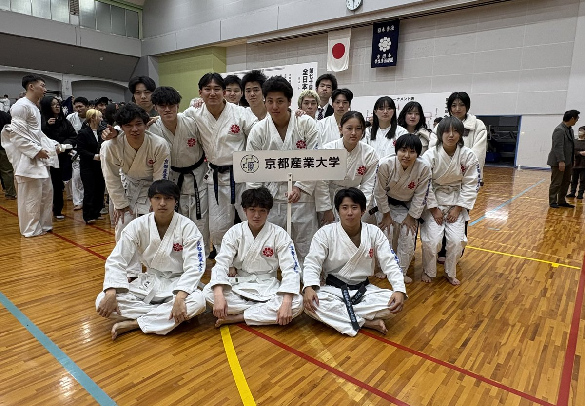 ksuniiken's tweet photo. 第70回全日本学生拳法選手権大会

結果
男子ベスト16
女子ベスト8

本日は全日団体がありました‼️

本日応援にお越しくださったOB・OGの皆様、本当にありがとうございました🙇‍♀️🙇‍♂️
来年こそは、皆様の期待に応えられる結果を残せるよう、部員一同更に努力します🔥

 #京都産業大学  #春から京産 https://t.co/piEnYWAPuQ