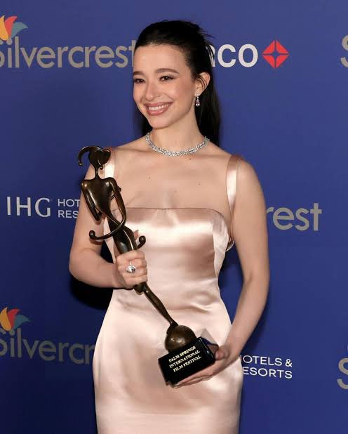 Wicked stans should be grateful she was even nominated lol. That was the Oscars not the Saturn Awards. Cynthia didn’t give a bad performance, but that material was so paper thin, she didn’t have that much to cling to aside from the singing. 

Anyways…