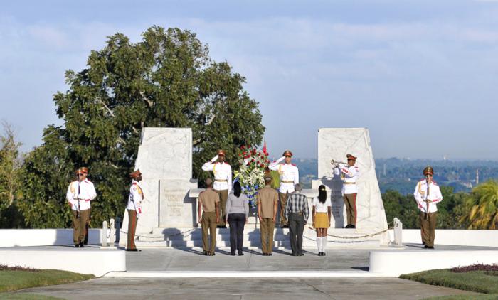 Cada 7 de diciembre  rendimos homenaje a Maceo y a los internacionalistas caídos en África:
“Ellos murieron por el internacionalismo,por el Socialismo, por la Patria revolucionaria y digna que es hoy Cuba. ¡Sabremos ser capaces de seguir su ejemplo! 
Somos #UnPuebloEnRevolución