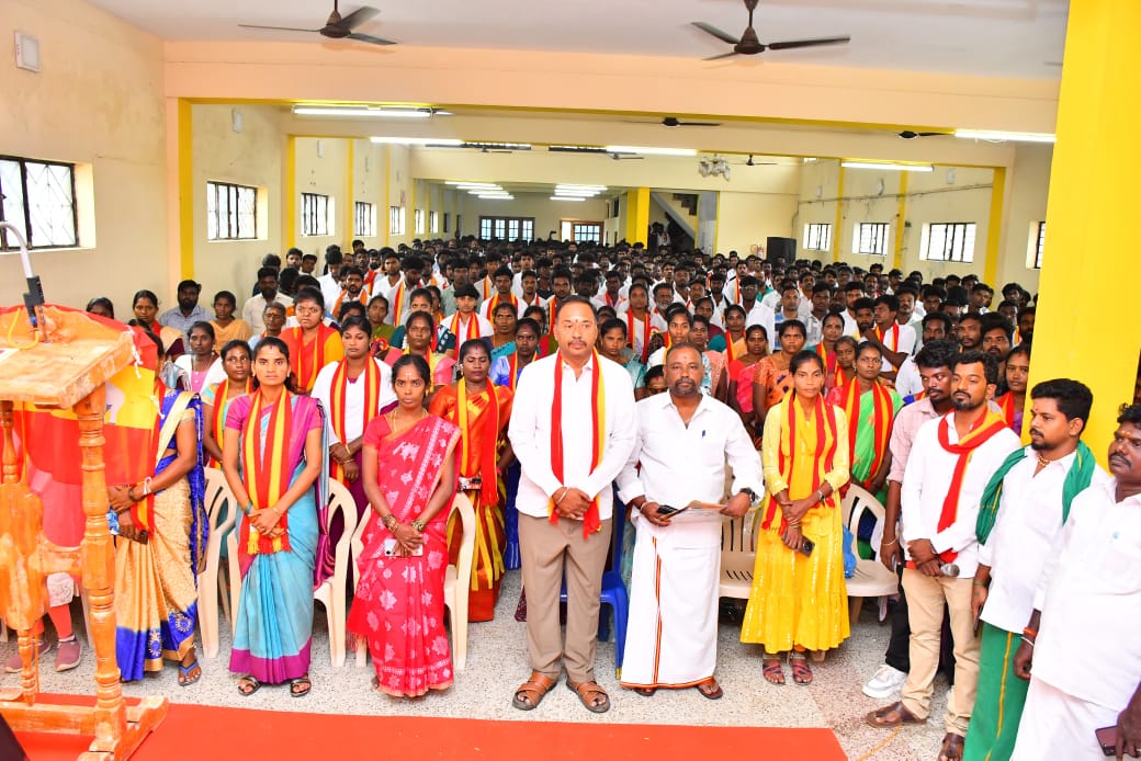 TVKHQ_Kallakuri's tweet photo. மக்கள் விருப்பும் முதல்வர் வேட்பாளர் தமிழக வெற்றிக் கழகத்தின் #தலைவர்
#தளபதி_விஜய் @TVKVijayHQ அவர்களின் அறிவுறுத்தலின்படி,
கழக பொதுச்செயலாளர்
#திரு_என்_ஆனந்த் @TVKPartyHQ அவர்களின் வழிகாட்டுதலின்படி,
பாசமிகு அண்ணன்
#திரு_விஜய்_R_பரணிபாலாஜி #BA_LLB.,
1/4 https://t.co/7kGTWvBcL6