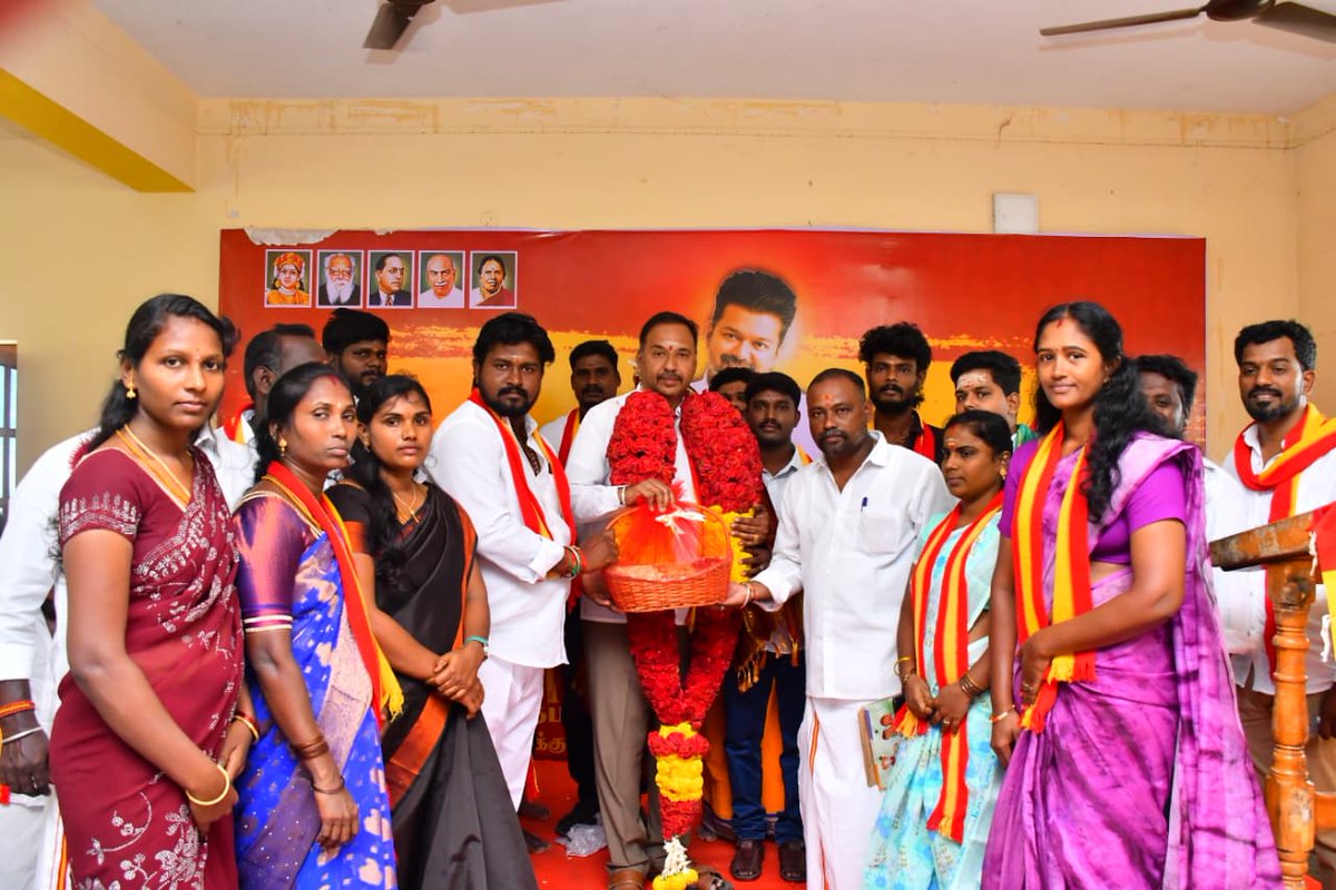 TVKHQ_Kallakuri's tweet photo. மக்கள் விருப்பும் முதல்வர் வேட்பாளர் தமிழக வெற்றிக் கழகத்தின் #தலைவர்
#தளபதி_விஜய் @TVKVijayHQ அவர்களின் அறிவுறுத்தலின்படி,
கழக பொதுச்செயலாளர்
#திரு_என்_ஆனந்த் @TVKPartyHQ அவர்களின் வழிகாட்டுதலின்படி,
பாசமிகு அண்ணன்
#திரு_விஜய்_R_பரணிபாலாஜி #BA_LLB.,
1/4 https://t.co/7kGTWvBcL6