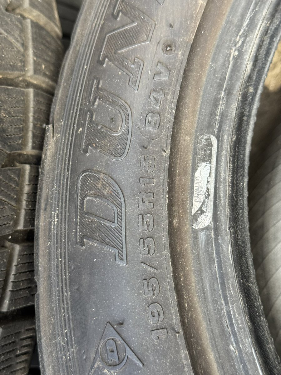 toru_525's tweet image. 195/55R15 2本
245/40R18 2本

2本1000円
埼玉県越谷市から
#タイヤ売ります