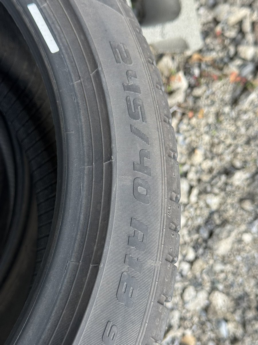 toru_525's tweet image. 195/55R15 2本
245/40R18 2本

2本1000円
埼玉県越谷市から
#タイヤ売ります