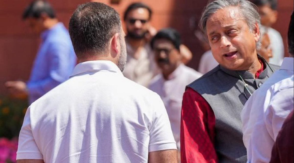 थरूर  हमने आपको राष्ट्रपति के डिनर में बहुत  याद किया, श्री गांधी ,गांधी ,गांधी और गांधी☺️
ओह रुको.... क्षमा करें, आपको आमंत्रित नहीं किया गया था। 
मैं भूल गया मै श्री करमचंद गांधी की बात कर रहा 😉😁