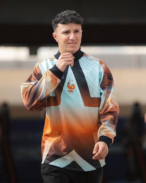 🏎️🇫🇷 Isack Hadjar rocking the New France Nike Hollywood