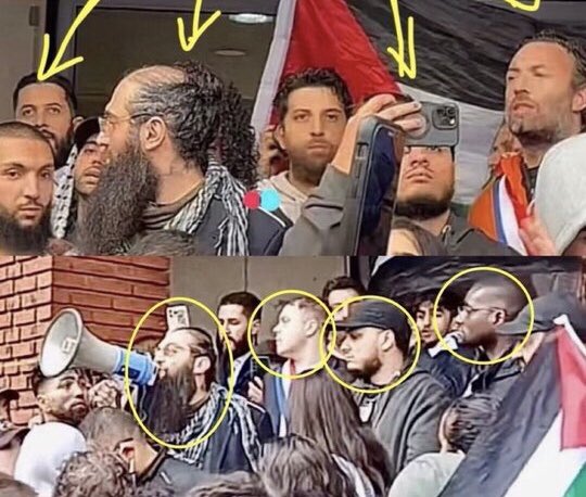 J ai fait ma commission d enquête .
#Melenchon Pourquoi ne pas lui avoir mis cette photo sous le nez ? 
Des islamistes comme s il en pleuvait .