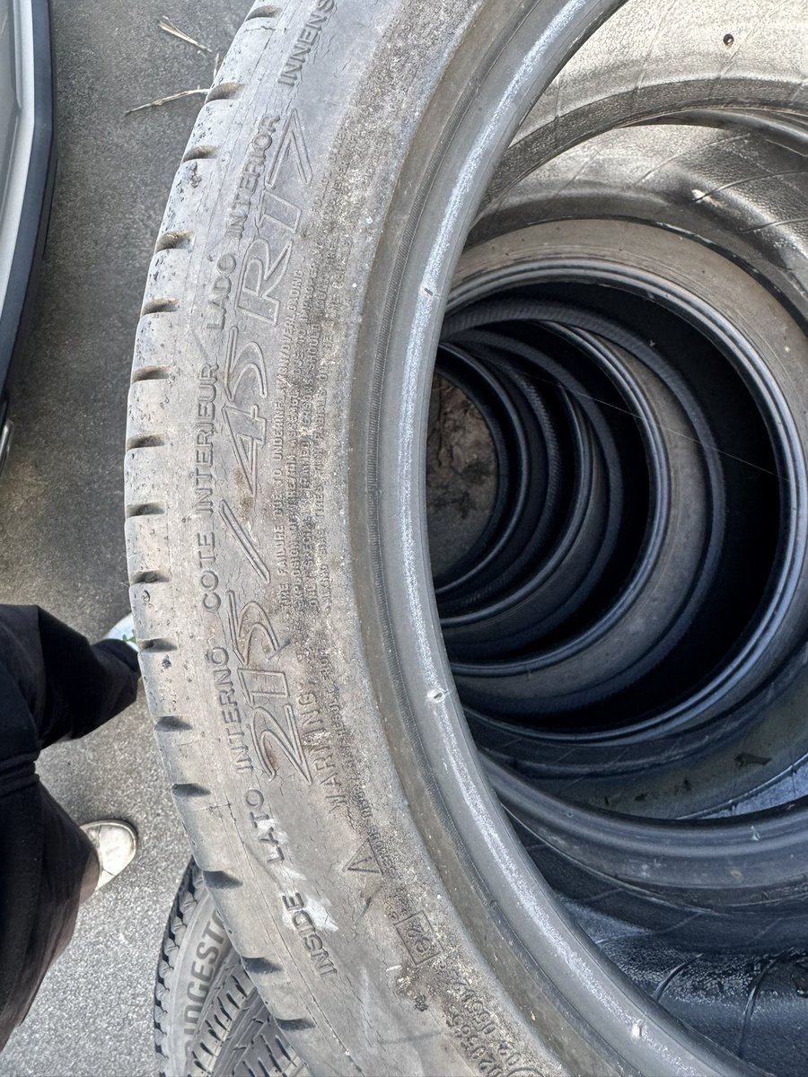 toru_525's tweet image. 205/55R16 4本
215/45R17 2本

4本2000円
2本1000円
埼玉県越谷市から
#タイヤ売ります