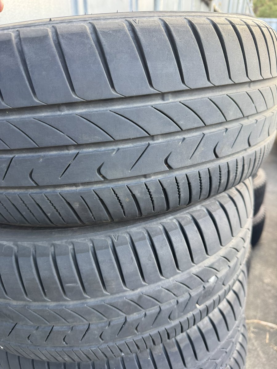 toru_525's tweet image. 205/55R16 4本
215/45R17 2本

4本2000円
2本1000円
埼玉県越谷市から
#タイヤ売ります