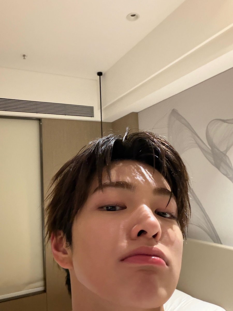 [251207] #KEONHO Weverse Posts📸

Thank you AAA
Thank you, Core💪💪

Thanks to Core, we received two awards!
Love you soooooooo much ❤️‍🔥

#CORTIS #코르티스