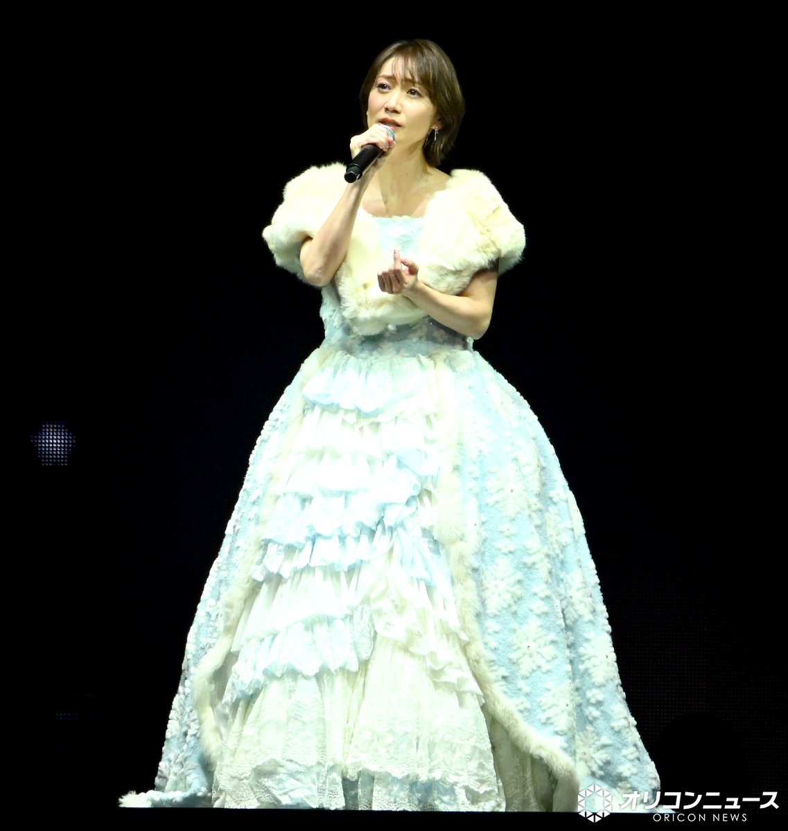 大島優子、AKB48 20周年記念公演に登場✨️ 「泣きながら微笑んで」を