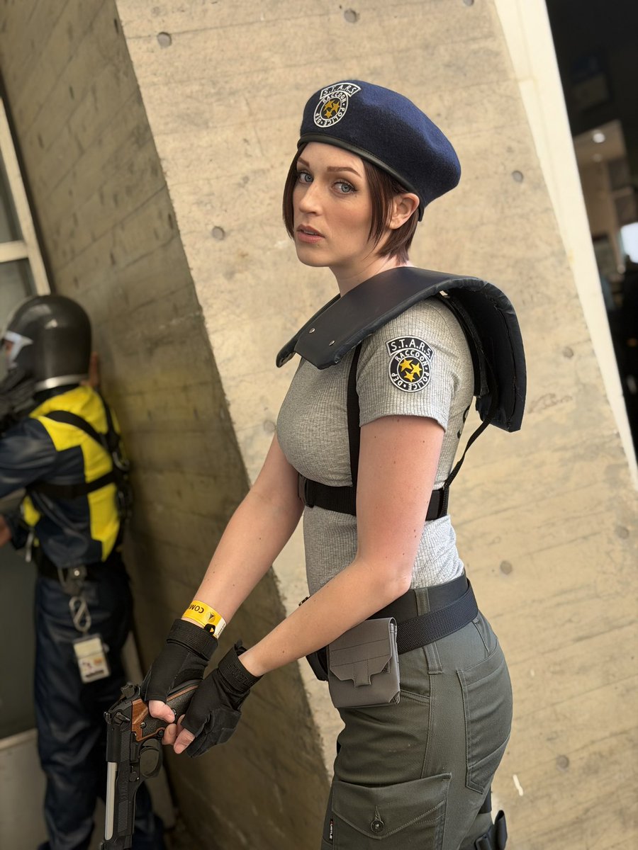 EightataN's tweet image. コミコンDay2とDay3参加したけど
The best コスプレすぎて2回も撮らせていただいた！本物すぎでしょ、てか本人
出会って秒でファンになりました！
ありがとうございました！