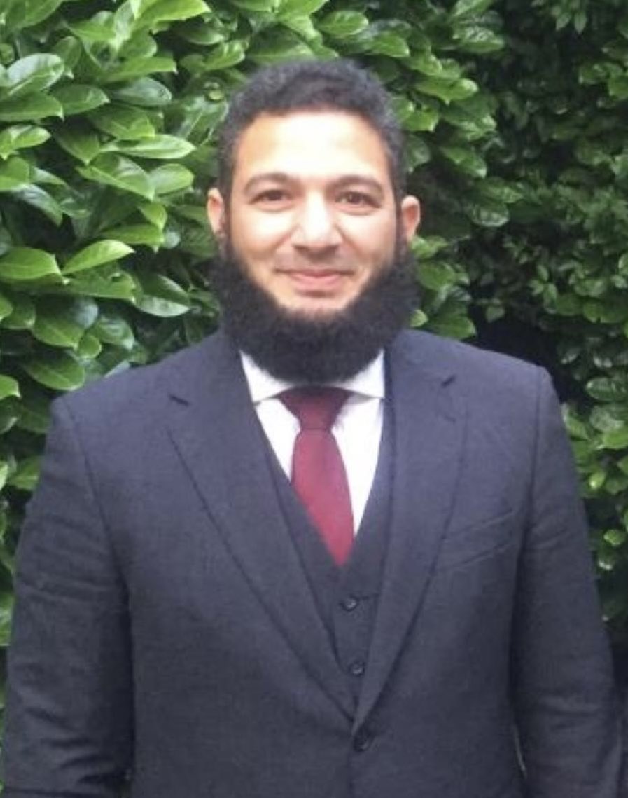 نهنئ سعادة الدكتور علي بن حامد صائغ المبتعث من جامعة الطائف على اجتيازه مناقشة الدكتوراه في تخصص "الفنون المعاصرة - الفن الإسلامي" من جامعة لانكستر البريطانية. 

نسأل الله سبحانه وتعالى أن ينفع به وبعلمه.