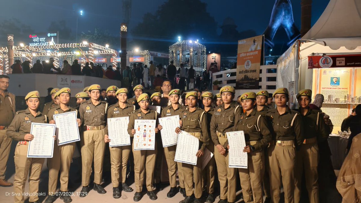 vidhya_shakthi's tweet photo. DAY 6:Kashi Tamil Sangamam 4.0

Honouring the police team for their service and their enthusiasm to learn Tamil at our stall! 
@iitmadras   @Uppolice @EduMinOfIndia @basicshiksha_up 
#UPPolice  #PoliceTeam #KashiPolice #ServiceAndDuty #KashiTamilSangamam #TamilKarkalam https://t.co/M2UqaM3lRg