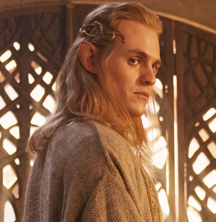 LARSA7X's tweet photo. A question that comes to mind is why there weren't many rumors about Sauron, even though the series and even the novel itself revolve around him. Why did the rumors focus on another character, considered even minor?
#Sauron #ROP #RingofPower https://t.co/c3KP8Rav9t