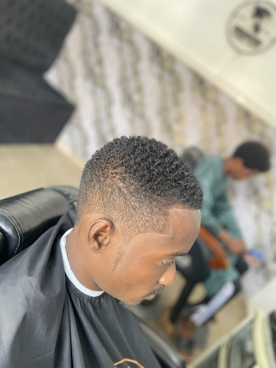 Anaseebi_1's tweet photo. #barbershop💈💈#Anaseeebi💈 cut https://t.co/XNjpR6qu72