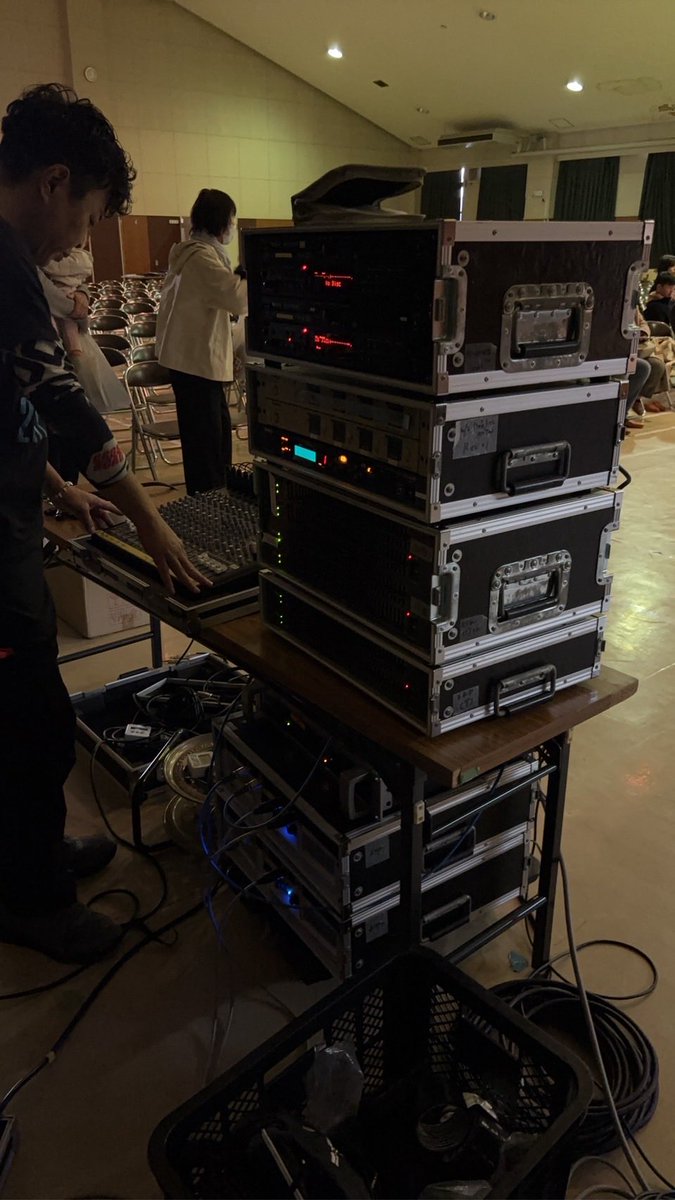 今日は久しぶりに高校文化祭のバンドやりました。
限られた条件、機材でまぁガツンとはやれたと思います。
みんな満足して頂いて自分も幸せでした。
ありがとうございます！