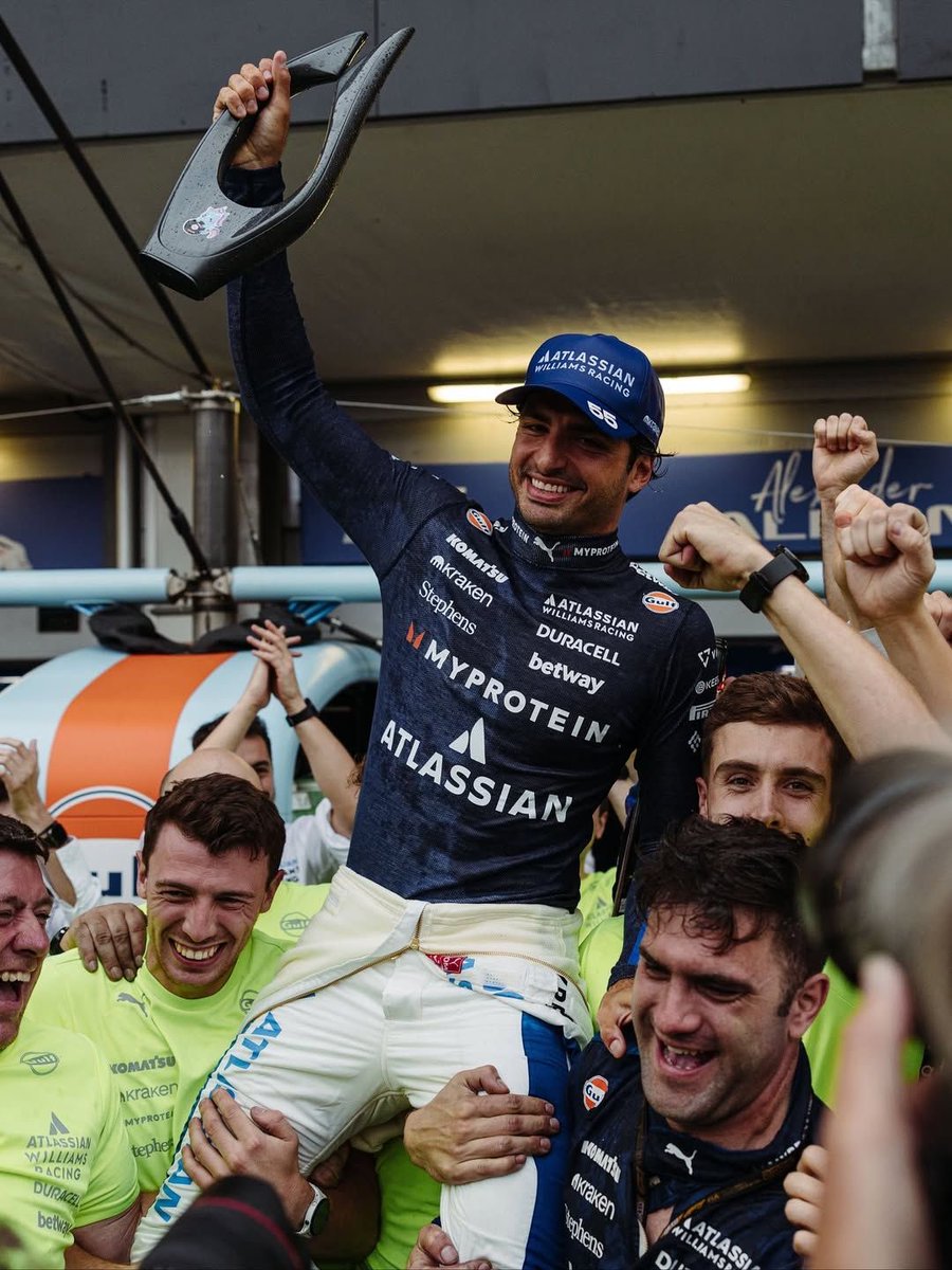 SAINZLOVERS's tweet photo. 2 podiums and 1 sprint podium this season.

after all this struggle, thanks for making us dream carlos, its only the beginning with williams 💙 https://t.co/ev6qCuTcVS