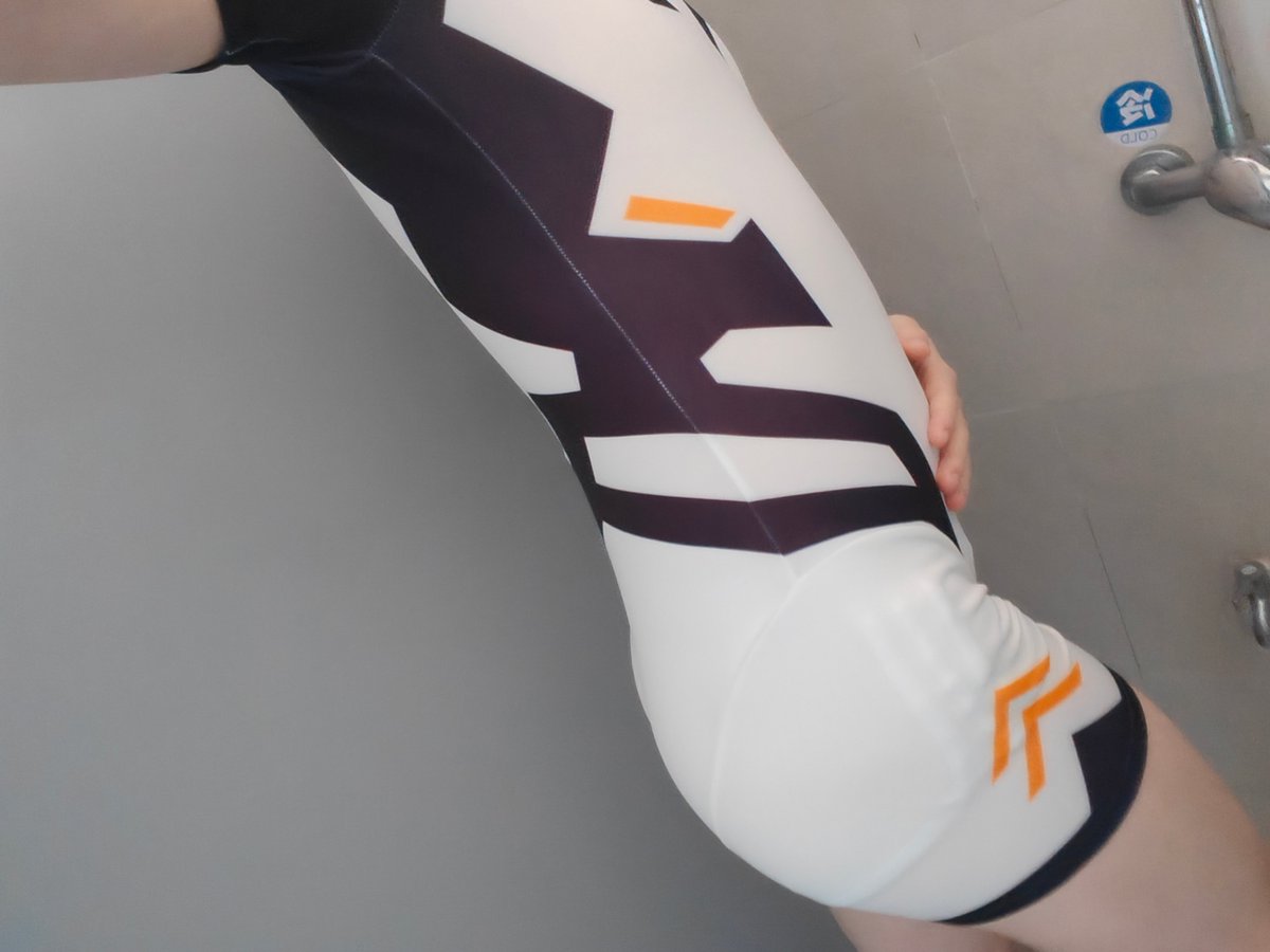 拍照片忘记锁门差点被室友发现😭