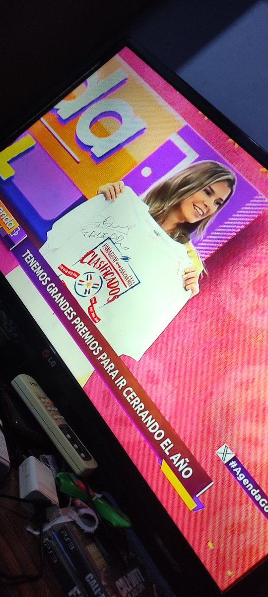 celiamartinez87's tweet photo. @TigoSportsPY El Prof. Alfaro le devolvió a Paraguay el orden, la garra y el orgullo de vestir la Albirroja. Gracias a él, el país volvió a sentir emoción por su historia y su selección. Y cada domingo vemos su programa con mi novio. Son los mejores, queremos la camiseta del prof. #AgendaGol https://t.co/dTW5ONL0Cj