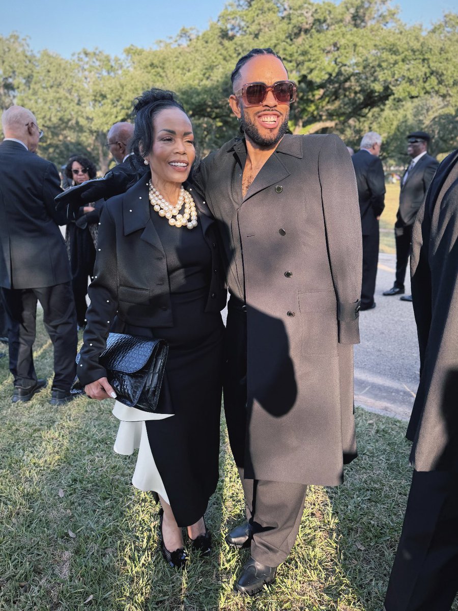 RYLIC ZANDER tweet media