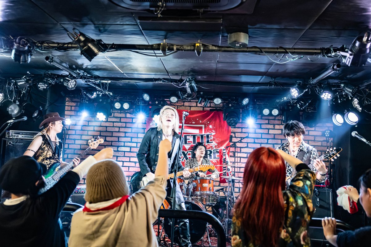 yuya_drums's tweet photo. 12/5は吉祥寺にてライブでした！
プラKスタッフ、BPMスタッフ、そしていつも盛り上がってくれるグルーピーたちに感謝です！！
今回は一段階明確に成長した姿を見せる事ができたかと思います。

でもまだまだこんなもんじゃない。
結成1年、ライブ4回くらいでこの仕上がりって事でお察しかと思いますが、まだまだ伸びしろしかありません！
今後の成長をお楽しみに！！